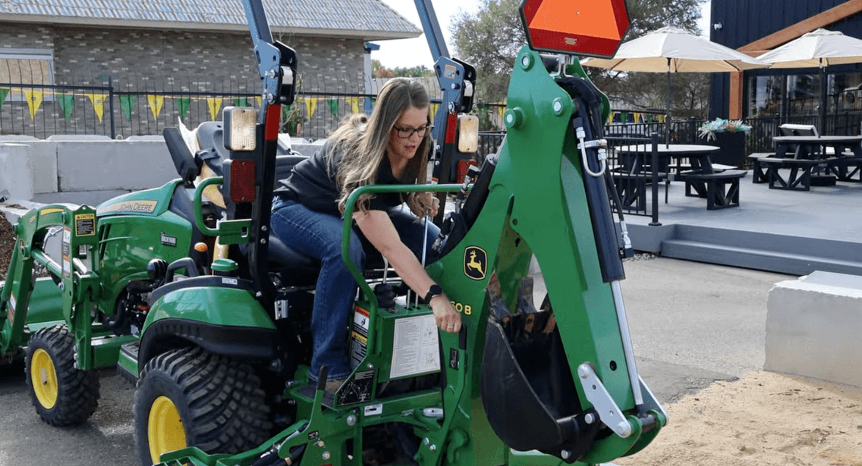 The Ultimate Weekend Warrior: A John Deere 1025R TLB Walkaround & Demo